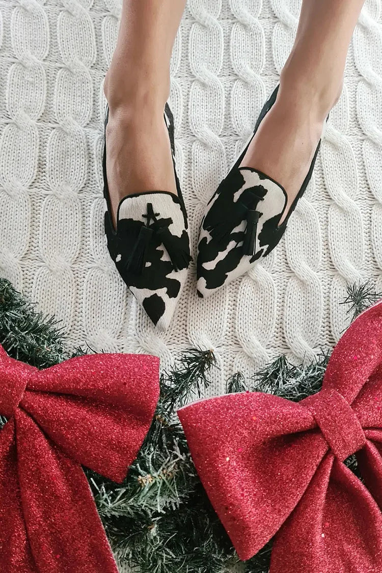 VALERIA | Elegant loafers with a pointed toe and decorative tassel details