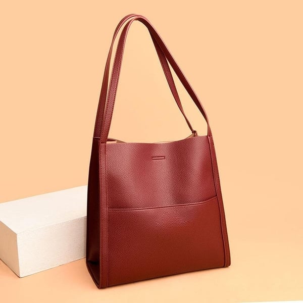 Genuine leather shoulder bag in solid and simple colours