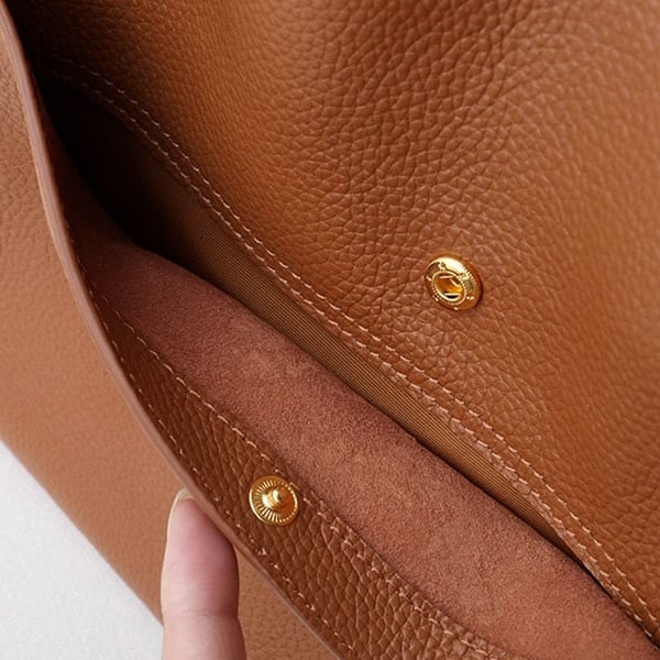Genuine leather shoulder bag in solid and simple colours