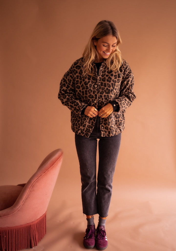 Priscilla – Chic Leopard Print Jacket