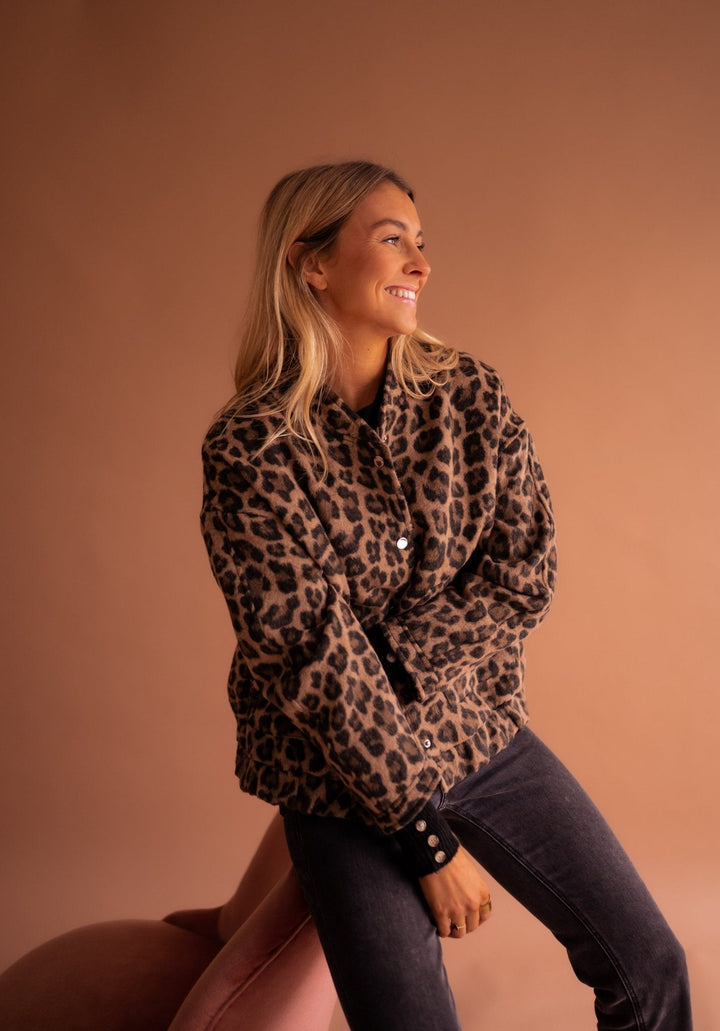 Priscilla – Chic Leopard Print Jacket