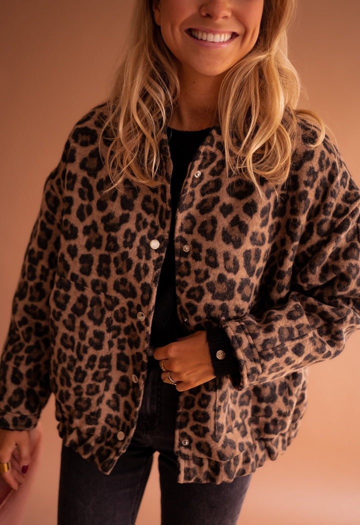 Priscilla – Chic Leopard Print Jacket
