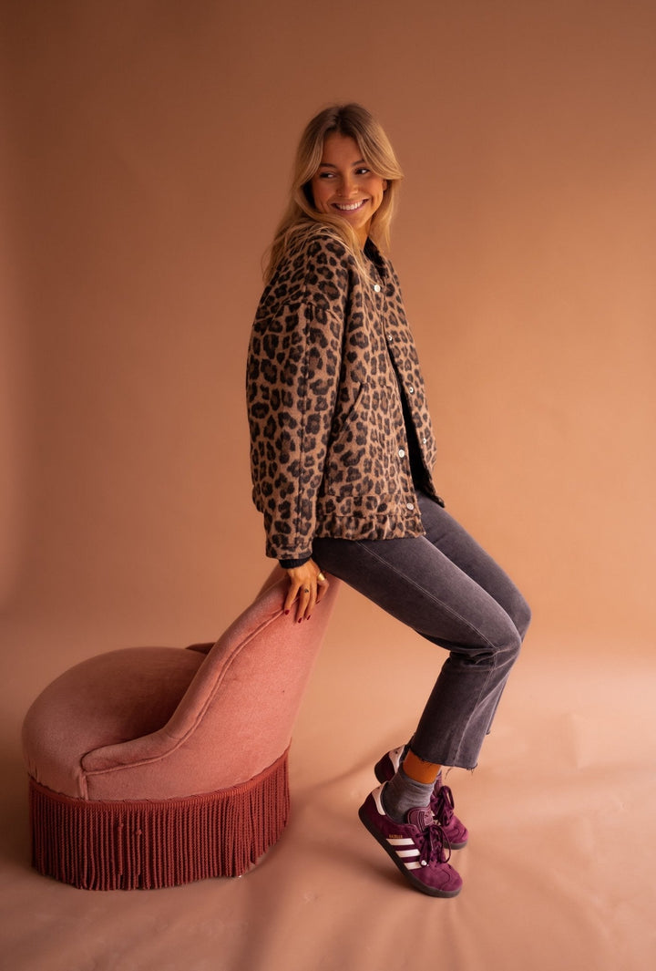 Priscilla – Chic Leopard Print Jacket