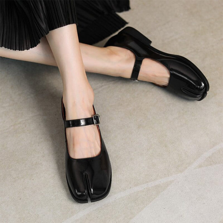 Evannah – Elegant Split-Toe Leather Flats